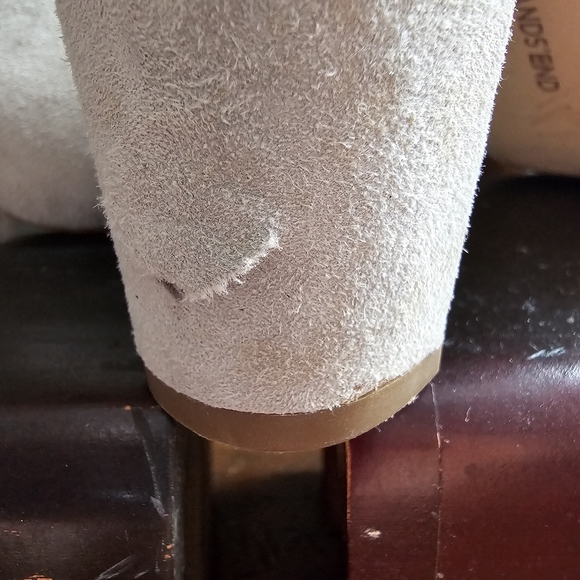 Lands' End Elegant Four-inch Mary Janes. Sz 9M - Picture 4 of 4